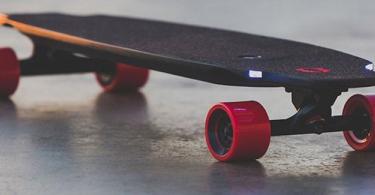 points à considérer avant d’acheter un longboard électrique