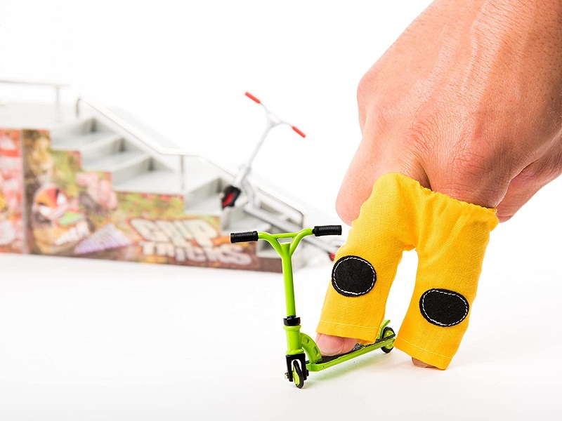 Test - Grip & Tricks - Coffret 5 produits - Finger Scooter - Mini Trottinette - Finger Mini Skates - Roller BMX - Dimensions 25 X 20,5 X 5 cm
